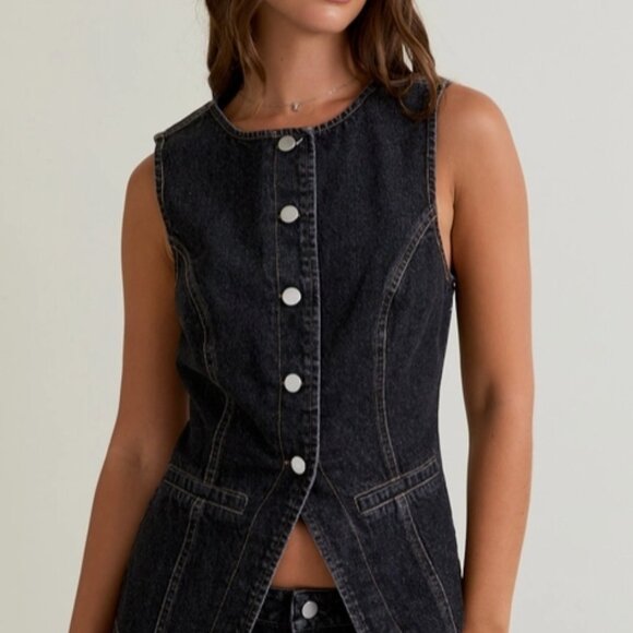 Le Lis Button Front Sleeveless Denim Top - Picture 1 of 1